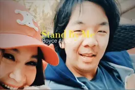 温碧霞13岁养子大变样，蓄胡子发型凌乱像50岁，母子同框却如父女图片