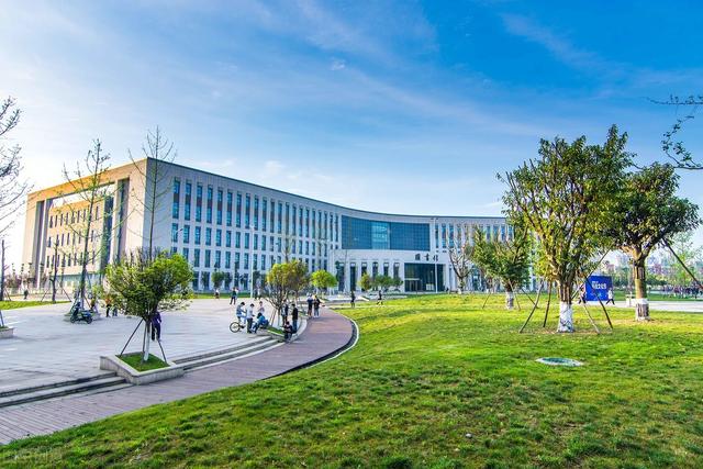 成都理工大学目前在成都和宜宾两市设有校区,其中宜宾校区自2020年