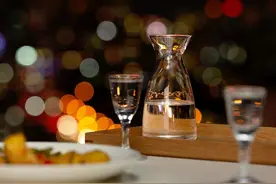 酒桌规矩多，这3点一定要牢记！掌握方法，全桌人对你刮目相看图片