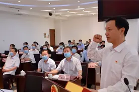 体制内的工作人员辞去了领导职务该如何面对今后的工作？图片