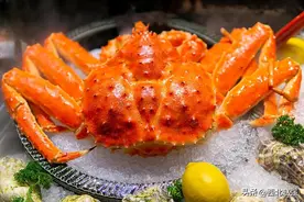 油焖帝王蟹口感鲜美的一道海鲜美食图片