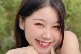 这个可清纯、可甜美、可性感的老挝网红美女是你的菜么图片
