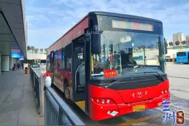 公交公司欲让员工贷款发工资？公交公司：实属无奈，正在测试；主管部门：已成立专门小组，正积极协调资金图片