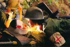 老山战役中，18岁的小战士至死未尝爱情滋味，女护士含泪献上一吻图片