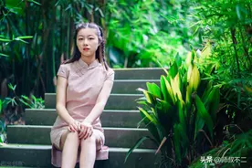 女人假装喜欢你，往往有3个明显表现图片