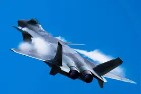 美国模拟F-22近战“逆袭”歼-20，五代机还需要航炮吗？图片