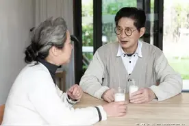 43岁男保姆照顾着65岁女雇主，两年后说道：你好，我也好图片