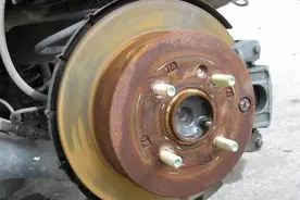 自己给爱车轴头做保养图片