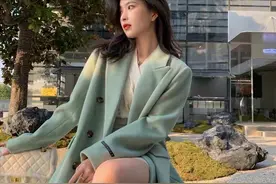 解锁冬季灰绿色穿搭，清新脱俗的色彩，才是制造氛围感的关键图片