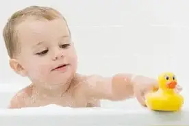 孩子能用成人沐浴露吗？二合一产品好吗？选儿童沐浴露要学会三看图片