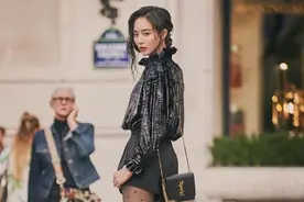 张钧甯一露腿就赢了，亮片衣配黑丝飒酷又高级，比同款模特还惊艳图片