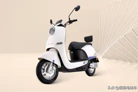 绿源、小刀推出2款电摩，续航远，电池、电机保6年，适合外卖小哥图片