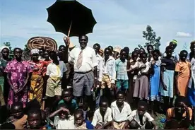 非洲最风流的男人：有130位妻子，210个儿女，后代遍布四大洲图片