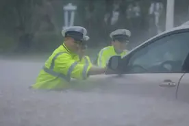 平安守护|关键时刻，你永远可以相信人民警察！图片