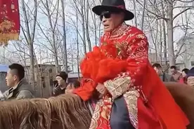 网友再次惊呆：山东78岁大伯迎娶46岁娇妻，而且还是第一次结婚图片