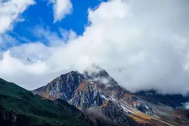 震中海螺沟景区：游客少是万幸图片