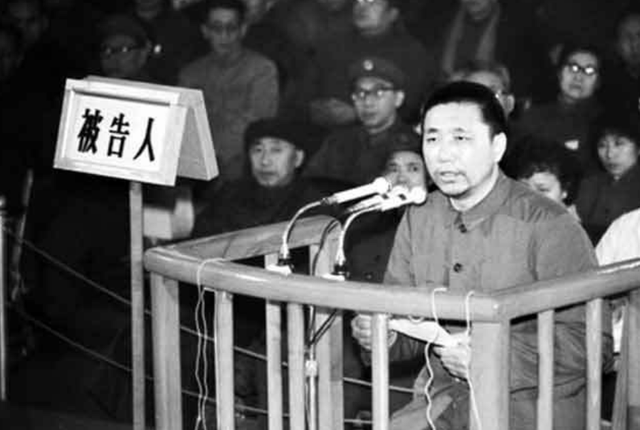 1976年，王洪文秘书突然发现不对劲，火速申请调离：这人要完蛋了
