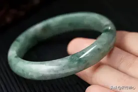 男士喜欢戴镯子有问题吗？图片