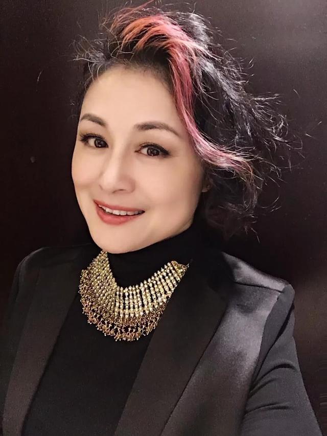 于月仙,因考中戏被学校惩罚去烧锅炉,入圈可不是因为姐夫赵本山