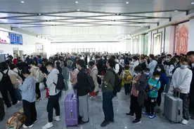 “五一”假期首日，扬州两大火车站到发客流近7.3万人次图片