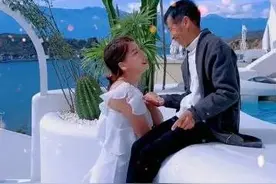 为报养育之恩，她放弃百万年薪，买66万元房车带74岁养父环游全国图片