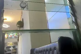 损失超3万！火锅店多次被深夜偷盗，小贼拆窗砸门，有点狂图片
