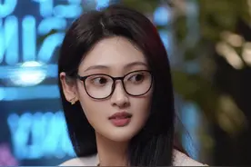 原来入戏了气质是真的会变！戏里文静乖巧，戏外竟然这么热辣奔放图片