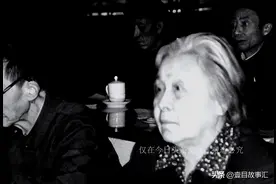 1974年，彭德怀病逝，前妻刘坤模痛哭，晚年回到彭德怀故居参观图片