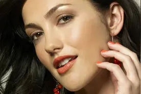 马斯克创新研发：AI女机器人Grace的革命时代即将来临！图片