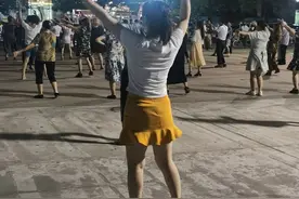 尽量别跳广场舞，越跳越傻还不自知图片