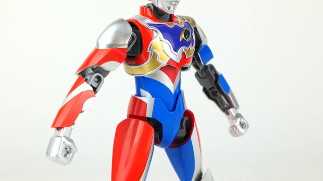 试玩启蒙积木德凯奥特曼闪亮型，多处可动，还能发光发声