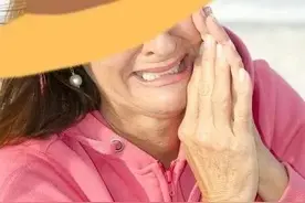 60岁香港女婿回内地给80岁岳父过生日 家姐：你这一开头每年都得过图片