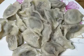 好吃不如饺子，茴香苗馅饺子调馅是关键，薄皮大馅，一口一个过瘾图片