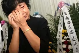 老艺术家陈述身后一地鸡毛：因一套房产，原配子女和后妈撕破脸皮图片