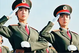 刚打完玻尿酸 就别来尬演女兵了 这5位女星演女兵 让人看着真难受图片