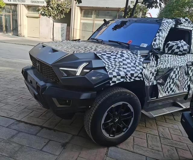 霸气十足！猛士“M18”实车亮相，马力超1000Ps，剑指比亚迪仰望