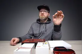 美国小伙斥巨资买中国老年手机，想证明质量不好，测试后连买10台图片