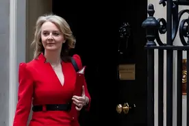 英国女首相特拉斯的丈夫：原谅妻子出轨，回家煮饭带娃，甘当绿叶图片