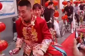 （视频）太原：新郎骑自行车浪漫接亲，低碳环保却仪式感满满图片