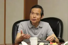 复旦教授建议，应届毕业生先别急着工作，在家“啃老”三年再说图片
