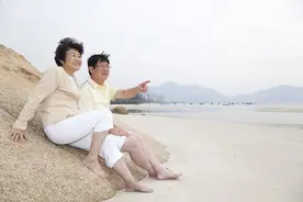 60岁阿姨自述：只恋爱、不结婚，这种新型黄昏恋晚年生活很幸福图片