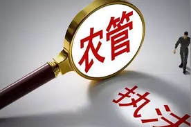 搞事情？严查“跨区作业证”导致收割机被扣，小麦收割回归镰刀？图片