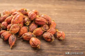 经常上火怎么办？一味药搭配煮水，上清心火，中清胃火，下泄肝火图片