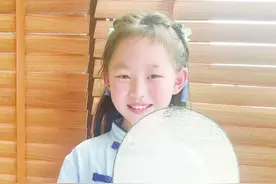 “10后”动手能力有多强？四年级女生自己做手工蚕丝扇图片