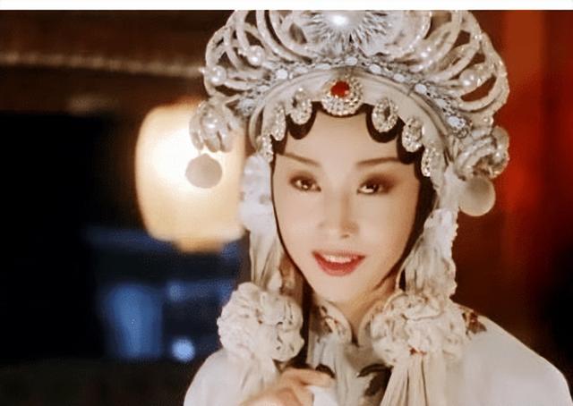 刘蓓两离三婚：恩怨已随清风去，巨额债务压不垮婚姻