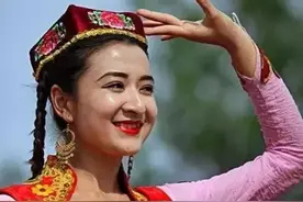 自幼和母亲相依为命，发愤读书，改变命运，励志女孩成为一名教师图片