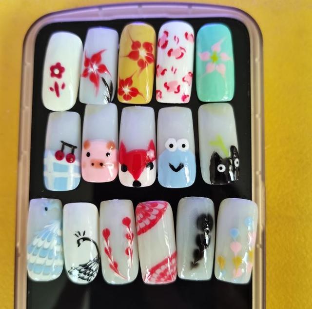 甲油胶在指甲上拉花 甲油胶在指甲上拉花怎么去除