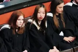 “冥币红包”上热搜，中国留学生愤怒不已，多伦多大学出面回应图片