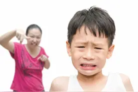 最高明的教育，是做一对会捧场的父母，10年后孩子的变化会很惊人图片