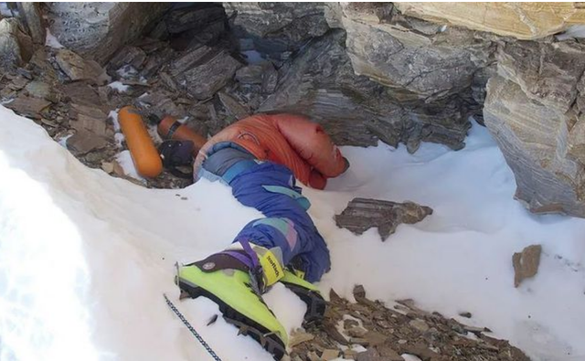 珠峰登山死亡遗体图片,珠峰登山者遇难图片集合(珠穆朗玛峰死人图片)